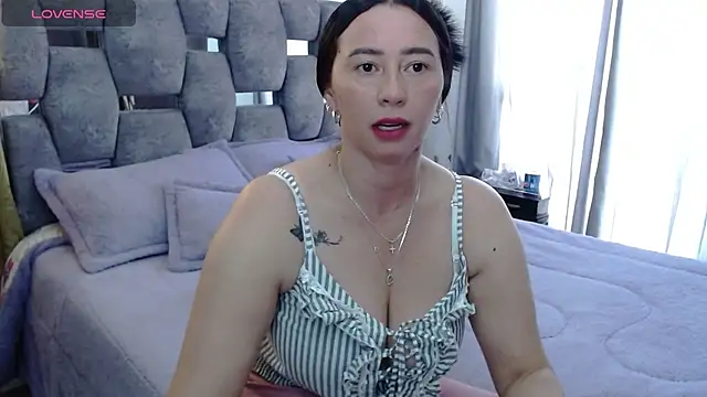 sara hott 1 online show from 10/27/25, 02:54