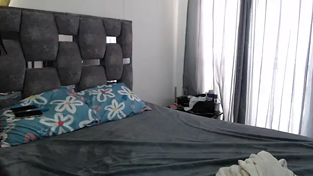 sara hott 1 online show from 04/27/26, 02:48