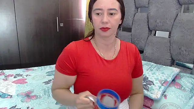 Snapshot of sara_hott_1 chatting on 06/23/26, 03:43 sara hott 1 online show from 06/23/26, 03:43