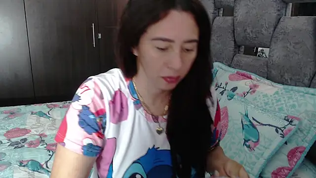 Snapshot of sara_hott_1 chatting on 07/01/26, 01:56 sara hott 1 online show from 07/01/26, 01:56