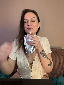 Snapshot of hades4ness chatting on 02/08/25, 10:18 hades4ness online show from 02/08/25, 10:18