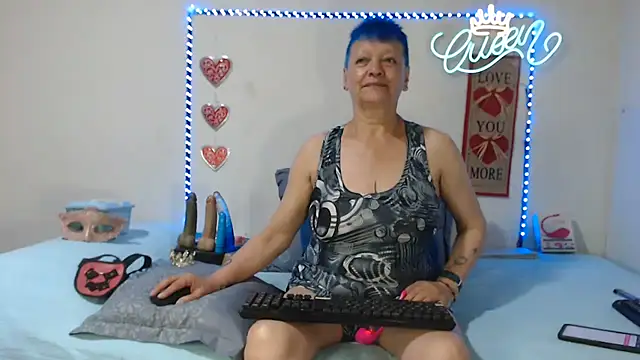 loquitaqueen011 online show from 05/10/26, 03:17