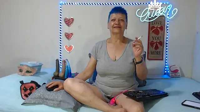 loquitaqueen011 online show from 05/13/26, 10:38