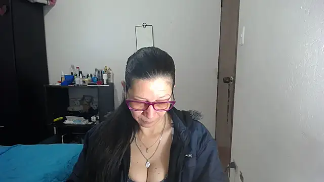 Snapshot of latin49 chatting on 10/25/25, 05:15 latin49 online show from 10/25/25, 05:15