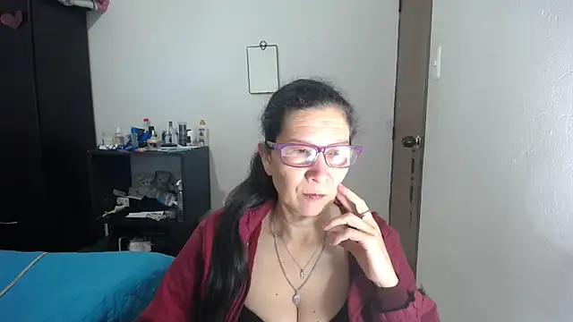Snapshot of latin49 chatting on 10/29/25, 04:04 latin49 online show from 10/29/25, 04:04