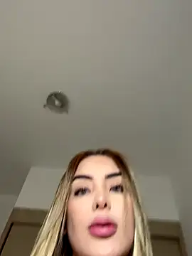 Snapshot of mi_suk11 chatting on 10/19/25, 07:03 mi suk11 online show from 10/19/25, 07:03