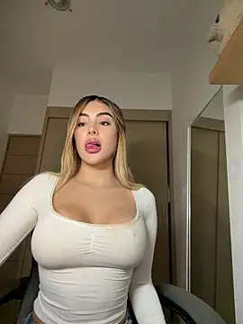 Snapshot of mi_suk11 chatting on 03/02/26, 08:37 mi suk11 online show from 03/02/26, 08:37