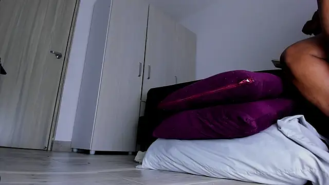 Skarleth69 online show from 10/22/25, 02:56