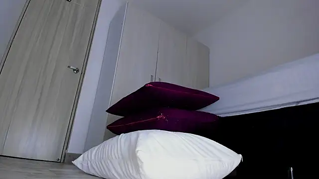 Snapshot of Skarleth69 chatting on 11/12/25, 02:12 Skarleth69 online show from 11/12/25, 02:12