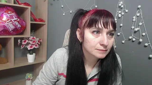 Snapshot of NinaFlawlees chatting on 02/13/26, 07:04 NinaFlawlees online show from 02/13/26, 07:04