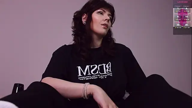 Luna Blake online show from 11/19/25, 12:27