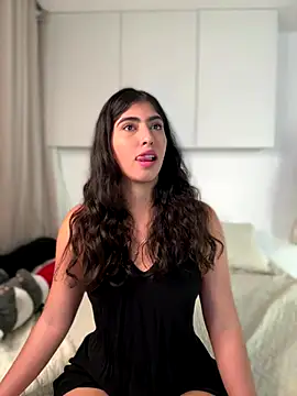 Gaby zahir  online show from 10/08/25, 12:14