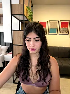 Gaby zahir  online show from 10/17/25, 03:36