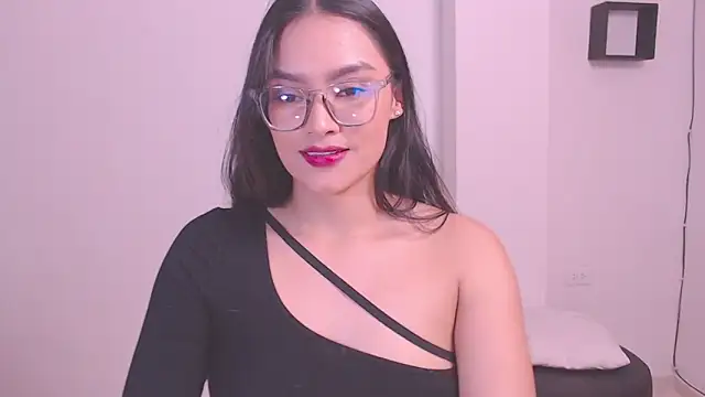 Snapshot of 1eve_rox chatting on 11/08/25, 12:00 1eve rox online show from 11/08/25, 12:00