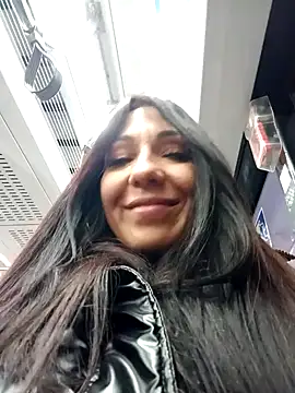 Snapshot of LeticiaWoods chatting on 12/20/24, 01:22 LeticiaWoods online show from 12/20/24, 01:22