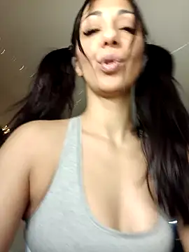 Snapshot of LeticiaWoods chatting on 12/27/24, 08:24 LeticiaWoods online show from 12/27/24, 08:24