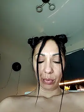 Snapshot of LeticiaWoods chatting on 03/17/25, 10:27 LeticiaWoods online show from 03/17/25, 10:27