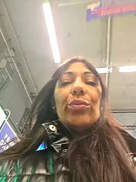 Snapshot of LeticiaWoods chatting on 10/17/25, 09:34 LeticiaWoods online show from 10/17/25, 09:34