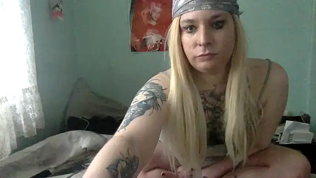 Snapshot of alexabunni chatting on 04/30/26, 04:02 alexabunni online show from 04/30/26, 04:02