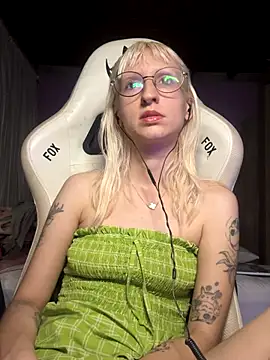 bunnydark00 online show from 11/06/25, 12:55