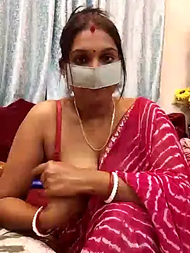 Queen Dolly online show from 12/29/24, 05:44