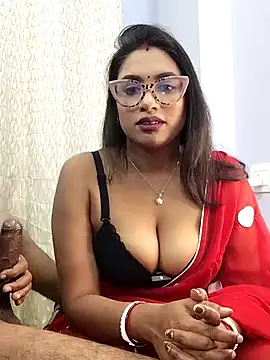 Queen Dolly online show from 12/14/25, 04:56