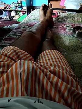 Snapshot of pinklips72 chatting on 10/13/25, 06:02 pinklips72 online show from 10/13/25, 06:02