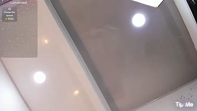 Snapshot of Naughty__Mom chatting on 01/14/25, 03:57 Naughty Mom online show from 01/14/25, 03:57