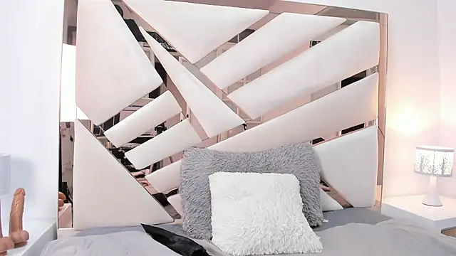 Snapshot of Naughty__Mom chatting on 01/29/25, 10:53 Naughty Mom online show from 01/29/25, 10:53