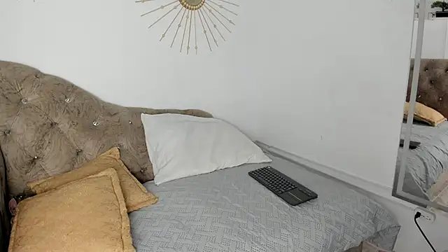 Snapshot of Naughty__Mom chatting on 02/26/25, 09:32 Naughty Mom online show from 02/26/25, 09:32