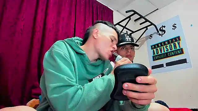 Snapshot of davidlatin66 chatting on 10/10/25, 04:00 davidlatin66 online show from 10/10/25, 04:00