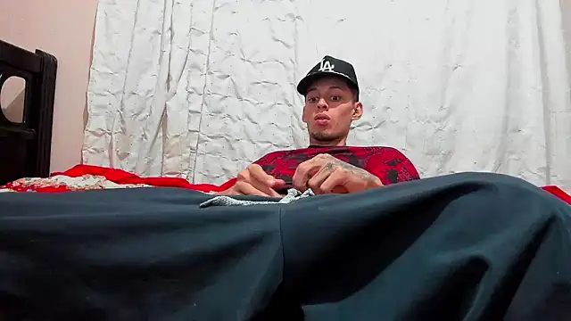 Snapshot of davidlatin66 chatting on 02/07/26, 12:14 davidlatin66 online show from 02/07/26, 12:14