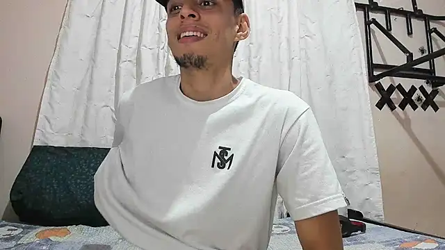 Snapshot of davidlatin66 chatting on 03/12/26, 08:48 davidlatin66 online show from 03/12/26, 08:48