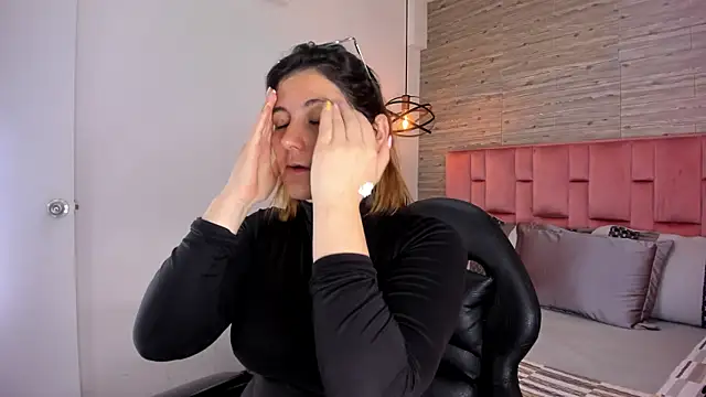 SarahDeyvis online show from 10/18/25, 04:41