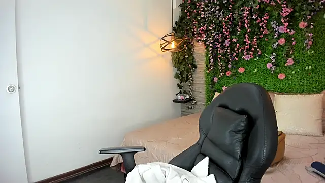 SarahDeyvis online show from 12/02/25, 01:17