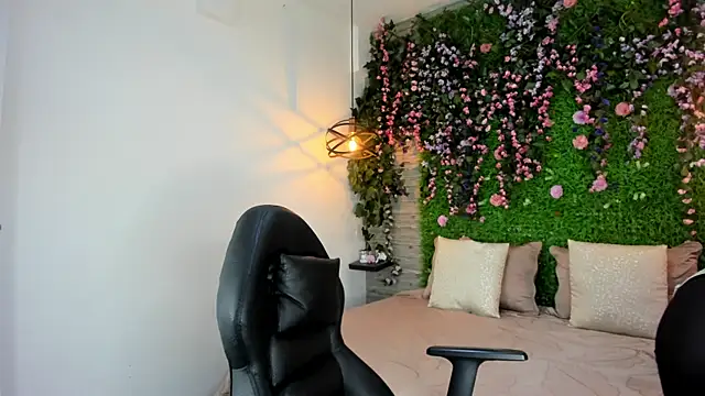 SarahDeyvis online show from 12/15/25, 10:52