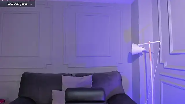 EveBensonX online show from 02/04/25, 11:38