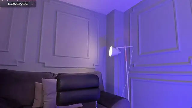 EveBensonX online show from 02/05/25, 06:15