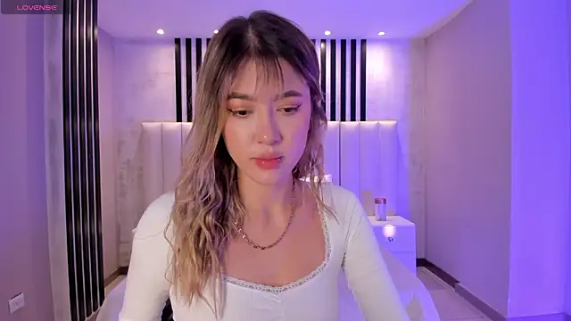 EveBensonX online show from 02/15/25, 12:22