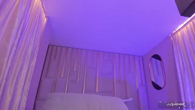 EveBensonX online show from 02/18/25, 06:04