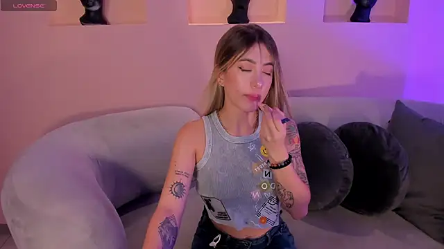 EveBensonX online show from 02/26/25, 12:25