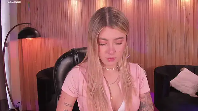 EveBensonX online show from 11/16/25, 06:02