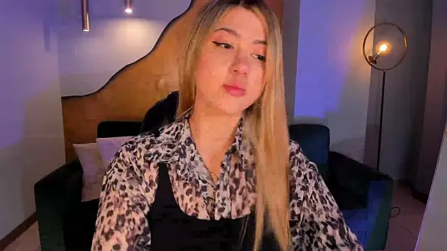 EveBensonX online show from 11/19/25, 12:27