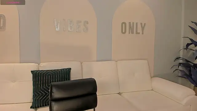 EveBensonX online show from 05/04/26, 07:32