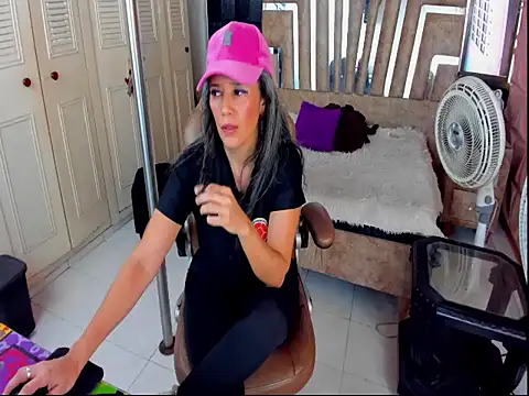 cute sassy online show from 09/09/25, 04:39