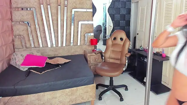 cute sassy online show from 06/15/26, 03:36
