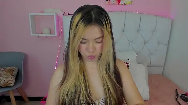 18candys online show from 04/28/26, 12:32