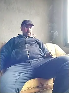 masculine bear daddy online show from 12/04/25, 08:45