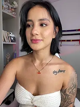 Snapshot of Ale_Lewis chatting on 12/13/24, 09:41 Ale Lewis online show from 12/13/24, 09:41