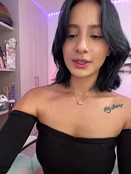 Snapshot of Ale_Lewis chatting on 03/05/25, 09:37 Ale Lewis online show from 03/05/25, 09:37